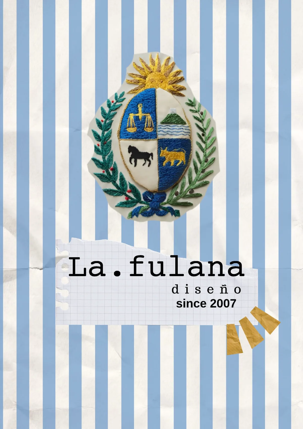 Afiche de La.fulana: escudo bordado sobre rayas celestes y la firma de la marca en una hoja cuadriculada